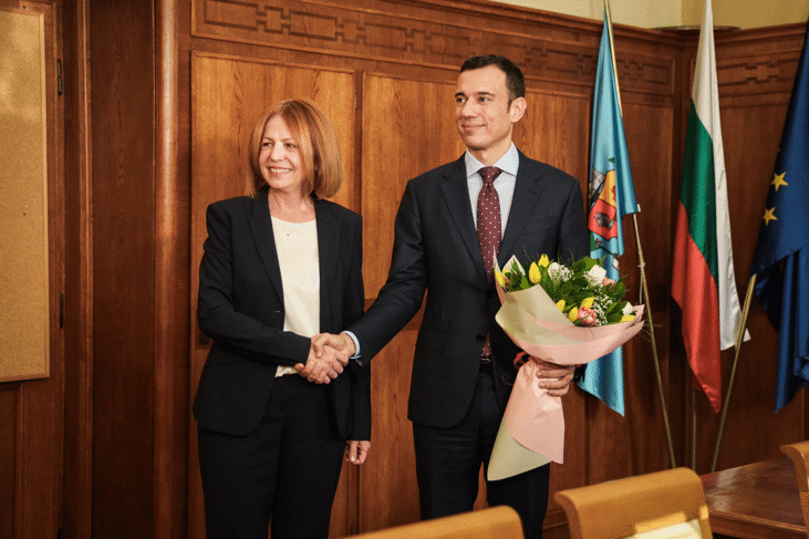 Да надгражда, за да може развитието и промяната на нашия град да продължи, пожела Йорданка Фандъкова на новия кмет Васил Терзиев