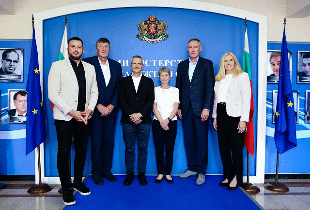 Министър Димитър Илиев проведе среща с изпълнителния директор на FIBA Европа Камил Новак