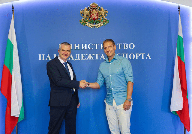 Министър Димитър Илиев с подкрепа за Стилиян Петров за „Мача на надеждата“