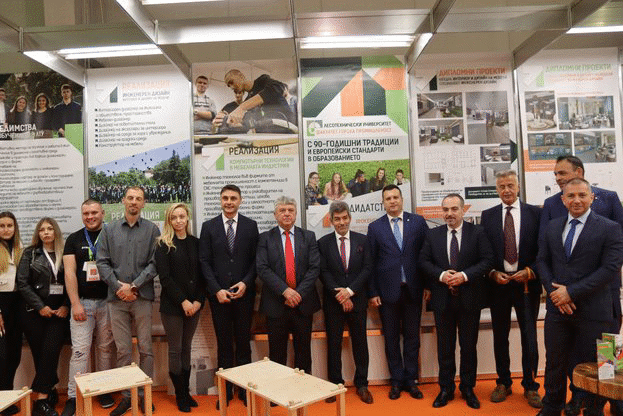 Заместник-министър Маринов: Българската дървесина е основна суровина за дървообработващата и мебелна промишленост