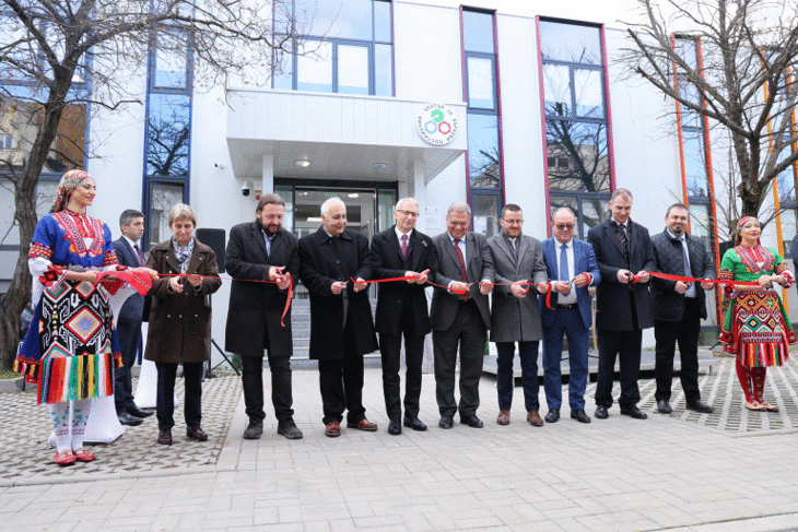 Министър-председателят акад. Николай Денков присъства на откриването на нов лабораторен комплекс