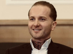 "Той продава цели вятърни паркове, които никога не са били построени": Издирват измамник милионер, който не се върнал в затвора