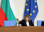 Министър Гроздан Караджов пътува от Мездра до София с бързия влак и обяви седем мерки за подобряване на услугата в БДЖ