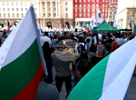 Протестиращите в защита на българския лев са пред Дома на Европа, жандармерията направи кордон пред сградата