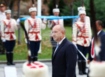 Стабилността на едно управление зависи не само от парламентарната подкрепа, а и от ситуацията извън парламента, каза президентът Румен Радев