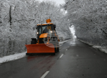 Общо 260 снегопочистващи машини обработват настилките по републиканските пътища, трасетата са проходими при зимни условия