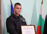 Граничният полицай от Малко Търново Ивелин Арабаджиев получи грамота за спасяването на украински туристи от пропадналия автобус