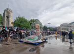 Жители и гости на Габрово наблюдаваха карнавалното шествие с над 1000 участници, което премина през центъра на града