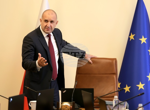 ОБНОВЕНА Нито едно евро, нито цент, няма да бъдат отнети от българския пенсионер, заяви министър-председателят Румен Радев