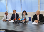 Задържани са петима души за източване на около половин милион евро от Здравната каза и НОИ, съобщи окръжният прокурор на Пловдив Ваня Христева