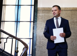 Обобщение
                                                                                Изцяло гласуване с машини, без район „Чужбина“ и без ограничение на секциите извън ЕС, реши окончателно парламентът