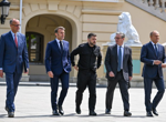 ДСБ търси кандидат за президент, "който гледа към Запада"