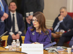 Атанасова отвърна на удара: Не съм летяла с Пеевски, а с граждански полет