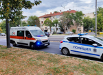 Пожарникари спасиха бебе, останало само в блокиран асансьор в Бургас