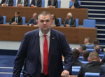 Управляващите и Пеевски задвижиха промените, с които ще заобиколят Радев при назначаването на шефовете на служби