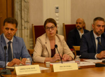 С цинична усмивка