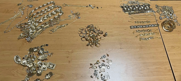 По искане на Окръжна прокуратура-Ямбол бе взета мярка за неотклонение „задържане под стража“ по отношение на турски гражданин, обвинен в контрабандно пренасяне на близо 1 килограм златни накити
