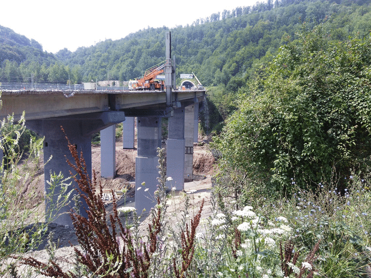 Продължава ремонтът на носещите колони на виадукт „Коренишки дол“ при 36-ти км и на съоръжението при 33-ти км на АМ „Хемус“