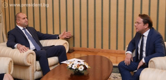 Президентът Румен Радев проведе среща с европейския комисар по политиката на разширяване и съседство Оливер Вархеи