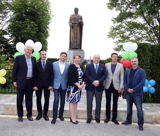 Министър Кралев преряза лентата на нова зала 
за тенис в ЧСУ „Цар Симеон Велики“