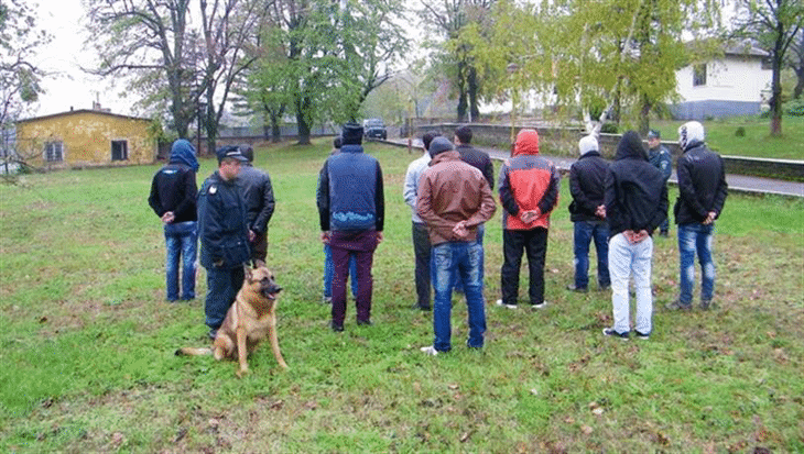 Гранични полицаи от ГПУ-Малко Търново задържаха снощи група от 10 сирийци и афганистанец