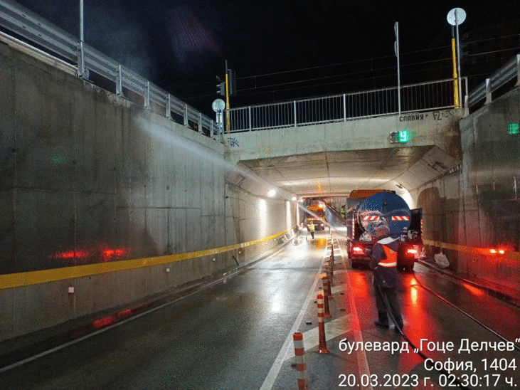 Започна плановото миене на улици и булеварди в София