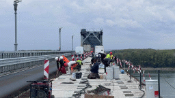 Монтирани са 72 стоманобетонни пътни панела в участъка в ремонт на Дунав мост при Русе