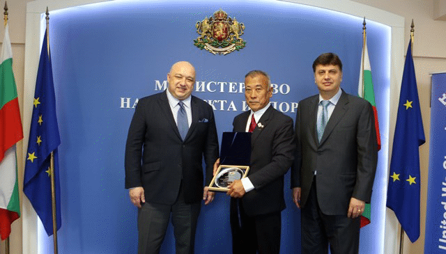 Министър Кралев се срещна с президента на 
Световната Айкидо Федерация Кей Изава