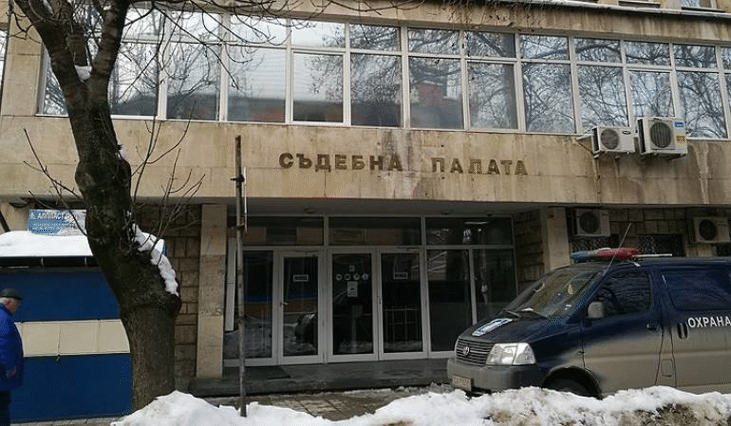 Присъда от шест години затвор за грабеж на мобилен телефон от момиче