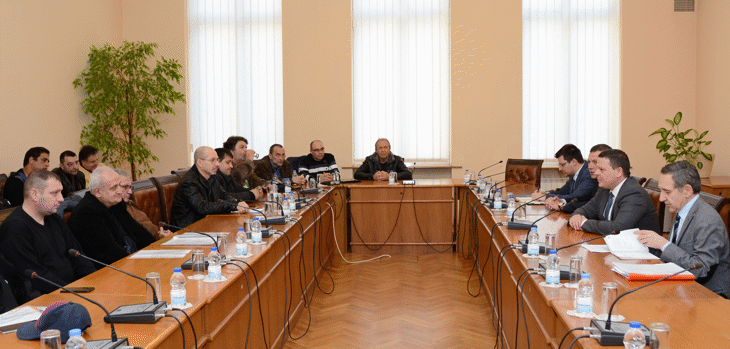 С промени в Закона за автомобилните превози се предлага да отпадне изпита при преиздаването на таксиметровите удостоверения