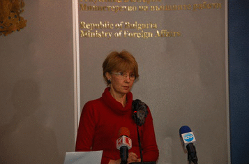 Картините от фонда на МВнР се съхраняват в съответствие с всички изисквания