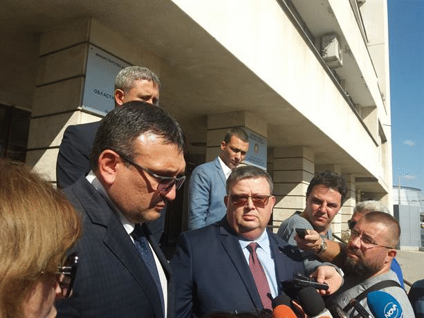 Министър Маринов: Работим по всички версии, нито една не е подценена