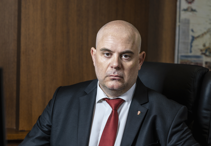 Главният прокурор Иван Гешев благодари на парламента за възможността да представи доклад за дейността на прокуратурата по прилагането на закона за първите 8 месеца на годината