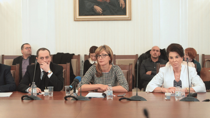 Две парламентарни комисии изслушаха министър Захариева и дадоха зелена светлина на Договора за приятелство с Република Македония