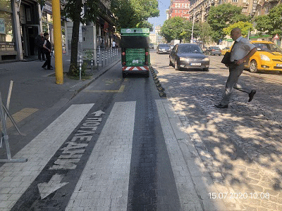 Електрически мотометачки почистват велoалеи и тротоари в София