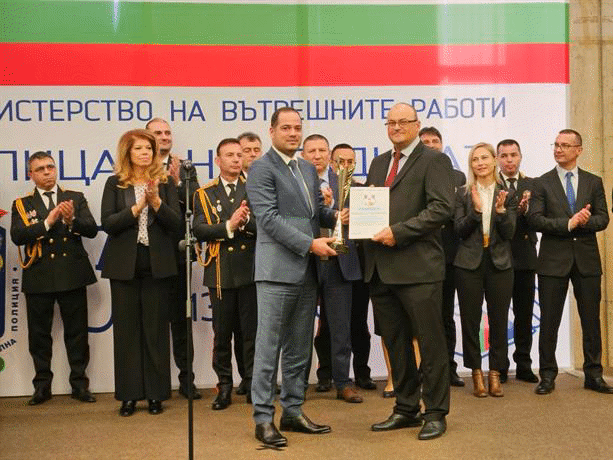 Министър Калин Стоянов към българските полицаи: Благодаря ви за ежедневните усилия, които полагате в името на нашите съграждани