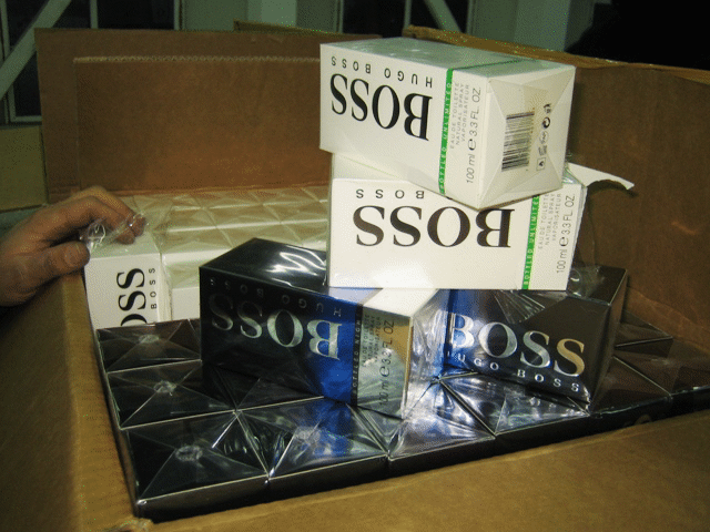 Над 7000 фалшиви парфюма задържаха митнически служители в района на Дунав мост 2