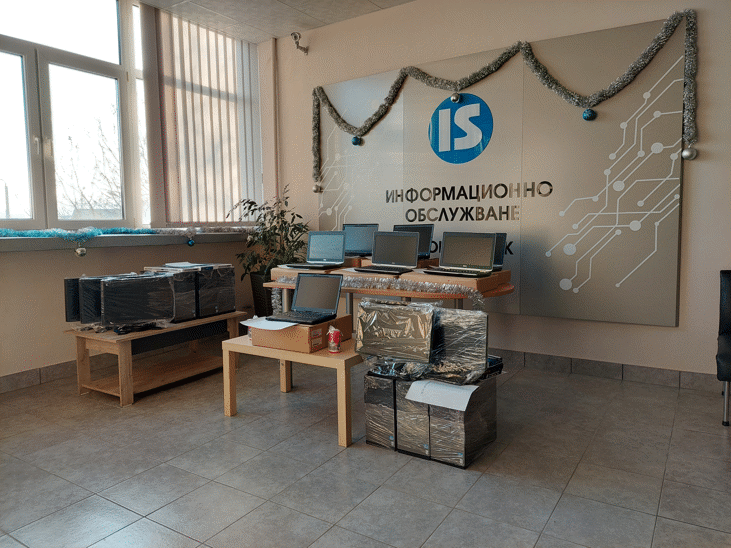 „Информационно обслужване“ АД дари 347 компютри на деца в неравностойно положение