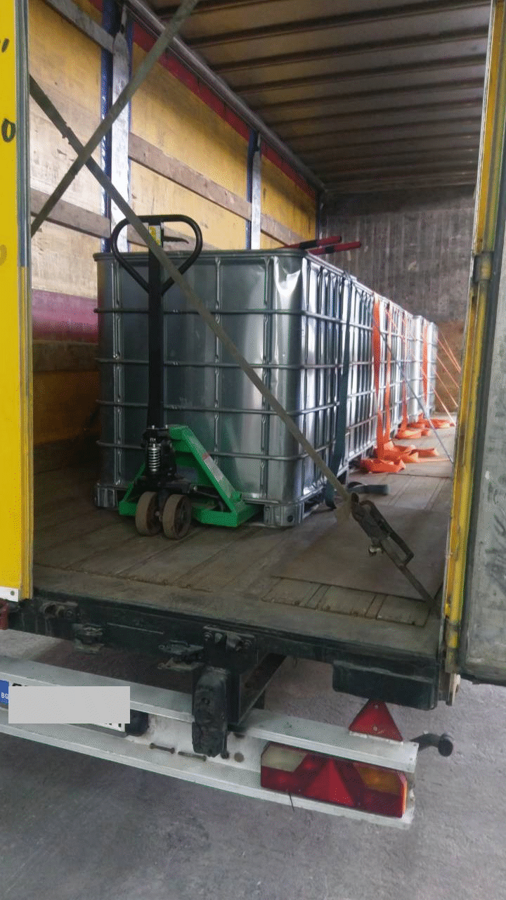 Голямо количество нелегален спирт задържаха митническите служители на ГКПП Кулата