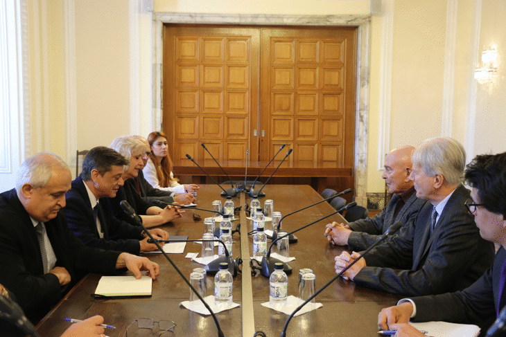 Председателят на Комисията по отбрана ген. Константин Попов се срещна с Жерар Шалиан, геополитик, специалист в областта на военните конфликти и некласическите войни и с посланика на Франция в България Ерик Льобедел