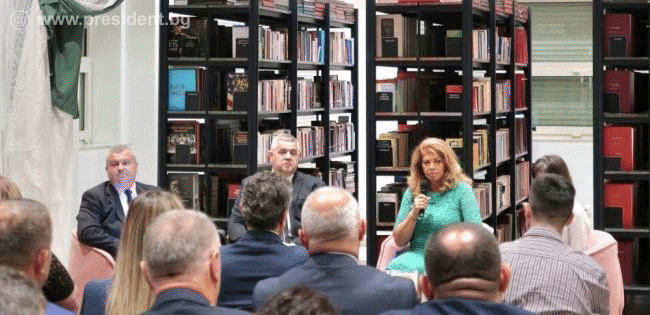 Илияна Йотова: Правата на етническите общности са сред най-важните условия за членство в ЕС