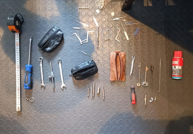 Криминалисти от столичното Пето РУ задържаха трима чужденци за домови кражби