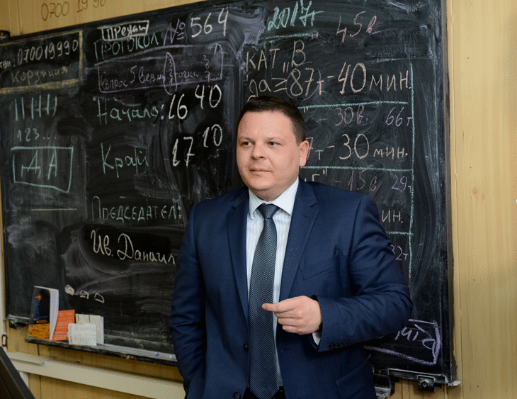 Министър Христо Алексиев направи проверка на новата система за контрол на теоретичните изпити за шофьори