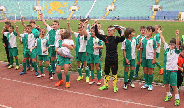 Министър Кралев награди победителите в детския турнир по футбол в памет на Иван Славков