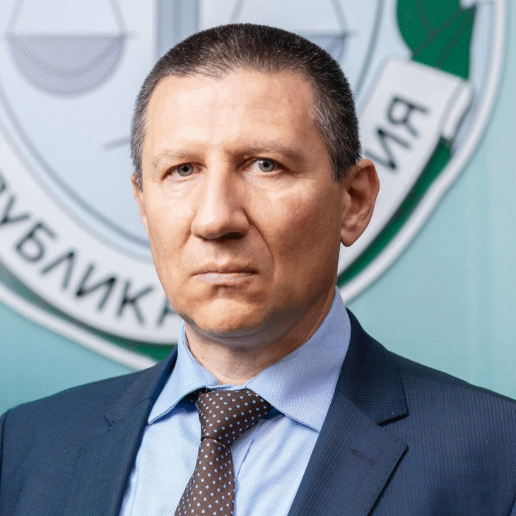 Директорът на ФБР Кристофър Рей удостои и.ф. главен прокурор Борислав Сарафов с почетна грамота за личен принос в успешното сътрудничество в борбата срещу трансграничната организирана престъпност