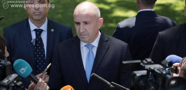 Румен Радев: Демокрацията е фасадна, правителството е декор на дуото Пеевски – Борисов, а правосъдието избирателно