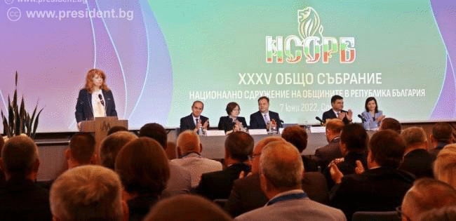 За реална децентрализация на общините, гарантирана в Конституцията, призова вицепрезидентът