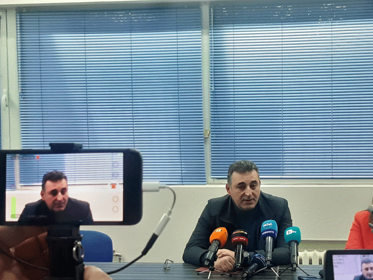 Районна прокуратура–Стара Загора ръководи разследване за подпомагане на 23 граждани на Сирия и Ирак да преминат незаконно през страната, задържани са двама украинци