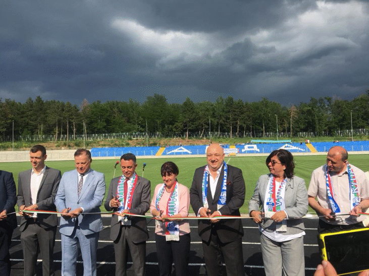 Министър Кралев откри обновения стадион Арена „Арда“ в Кърджали
