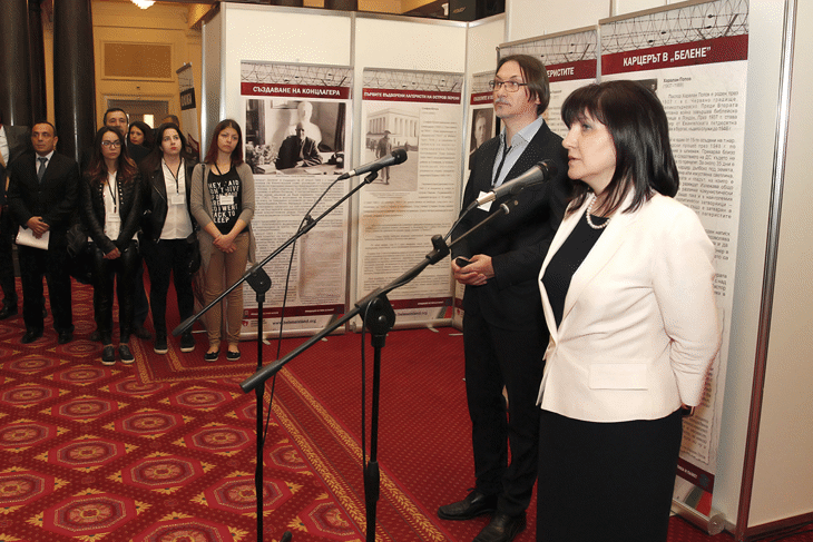 Председателят на Народното събрание Цвета Караянчева откри изложбата „Свидетели: памет за концлагера в „Белене”, която гостува в Народното събрание по повод 69-та годишнина от деня, в който е създаден лагера